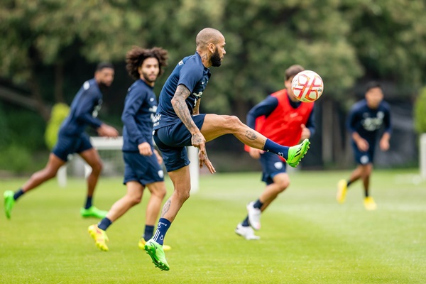 Dani Alves con los Pumas. Foto: Twitter