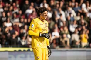 Guillermo Ochoa debuta con el pie izquierdo. Foto: Twitter