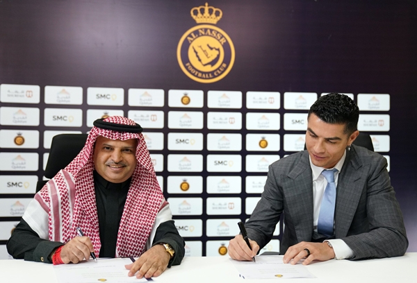 Presentan a cristiano Ronaldo con el Al-Nassr. Foto: Twitter