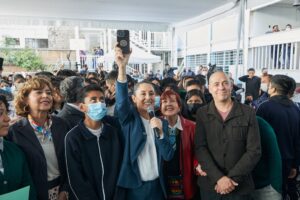 Gobierno CDMX conecta con WiFi gratuito a escuelas de educación básica