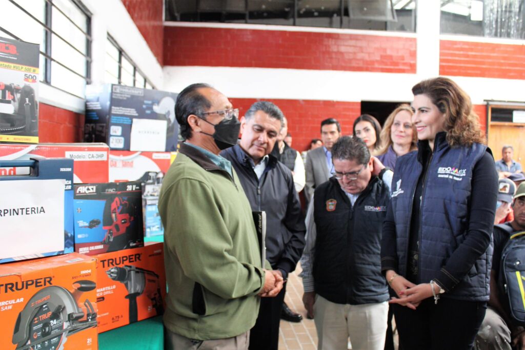 Entrega GEM apoyos para autoempleo en Tlalnepantla