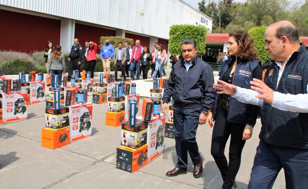 Entrega GEM apoyos para autoempleo en Tlalnepantla