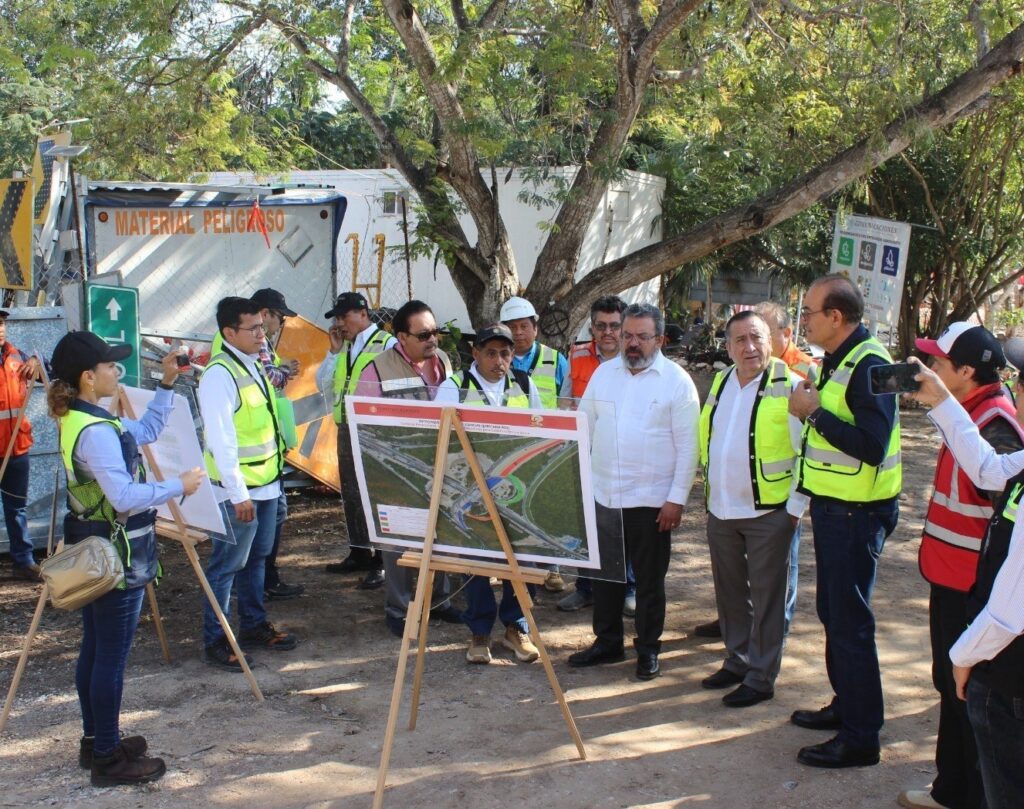 Jorge Nuño Lara, visitó el Distribuidor Aeropuerto, del Bulevar Luis Donaldo Colosio y del Puente Vehicular Nichupté, en este centro turístico.