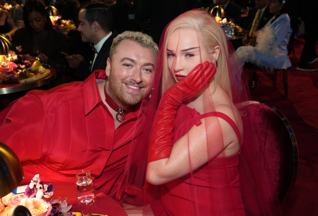 Kim Petras y Sam Smith hacen historia al convertirse en la primera mujer trans (Kim) y primera persona no binaria (Sam) en recibir el Grammy a "Mejor Perfomance de Duo/Grupo Pop" por "Unholy"

Grammy 2023