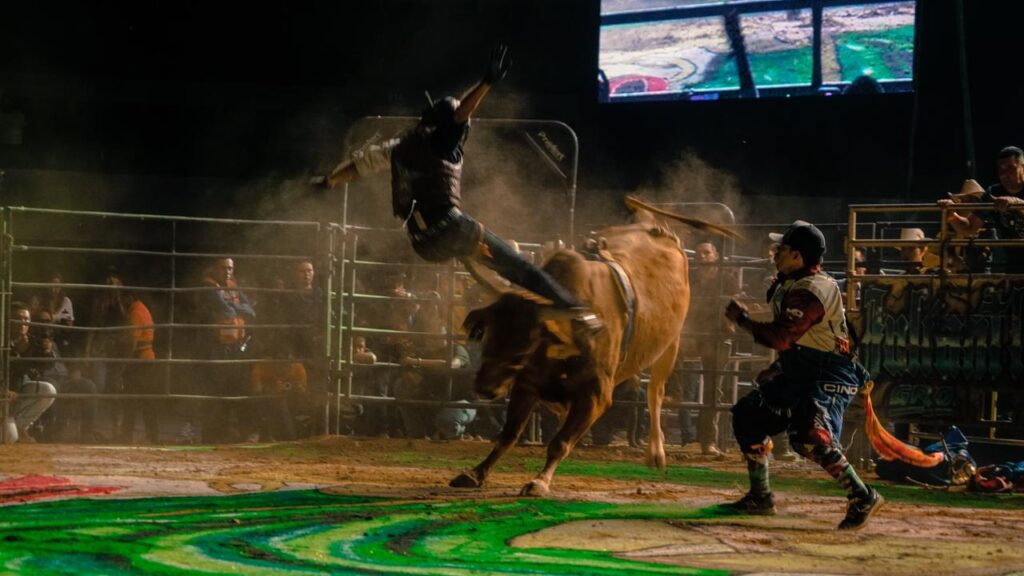 Los Destructores se enfrentaron a toros muy enérgicos y fuertes