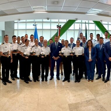 Cadetes de la Heroica Escuela Naval Militar visitan la AFAC