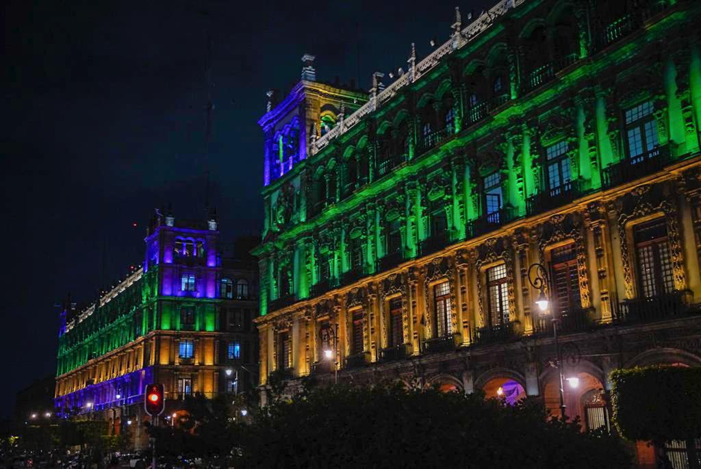 SOBSE ilumina edificios de la CDMX en referencia a la Copa FIFA 2026