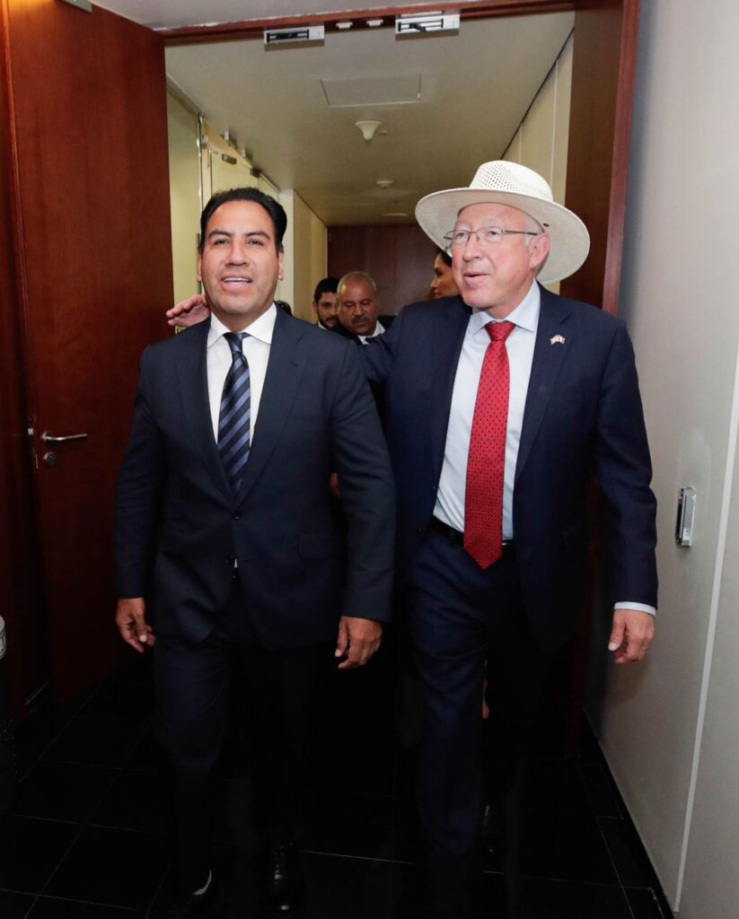 Eduardo Ramírez se reúne con Ken Salazar