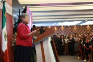 La diplomacia tiene que estar al servicio de la gente: Alicia Bárcena