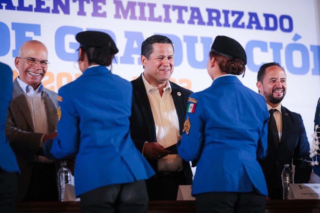 Se gradúan 687 estudiantes de los planteles de Bachillerato Bivalente Militarizado