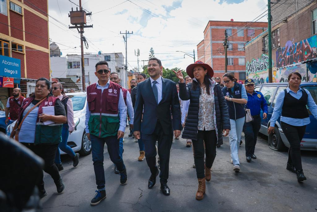 Recorre Martí Batres Colonia Morelos en Jornada del Programa Barrio Adentro 1