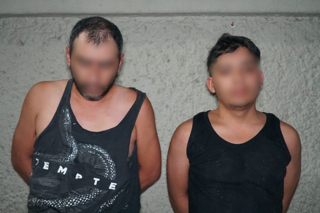 En Ecatepec detienen a dos sujetos que portaban armas de fuego