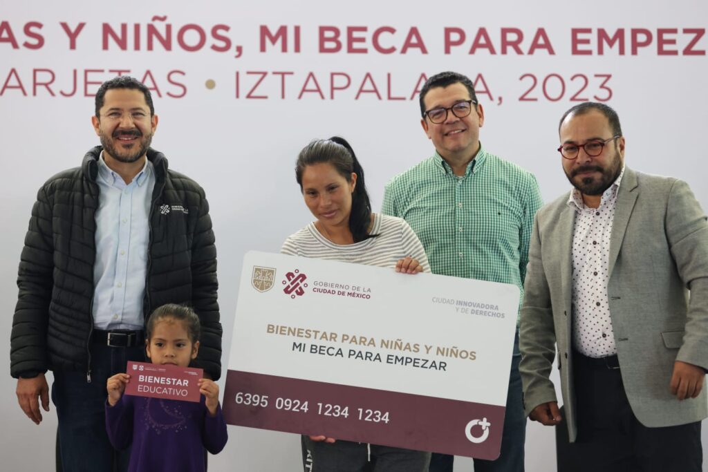 Más de 14 mil estudiantes de Iztapalapa recibieron tarjetas Mi Beca para Empezar 1