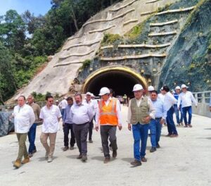 Supervisa Nuño Lara avance de obras de la autopista Barranca Larga-Ventanilla