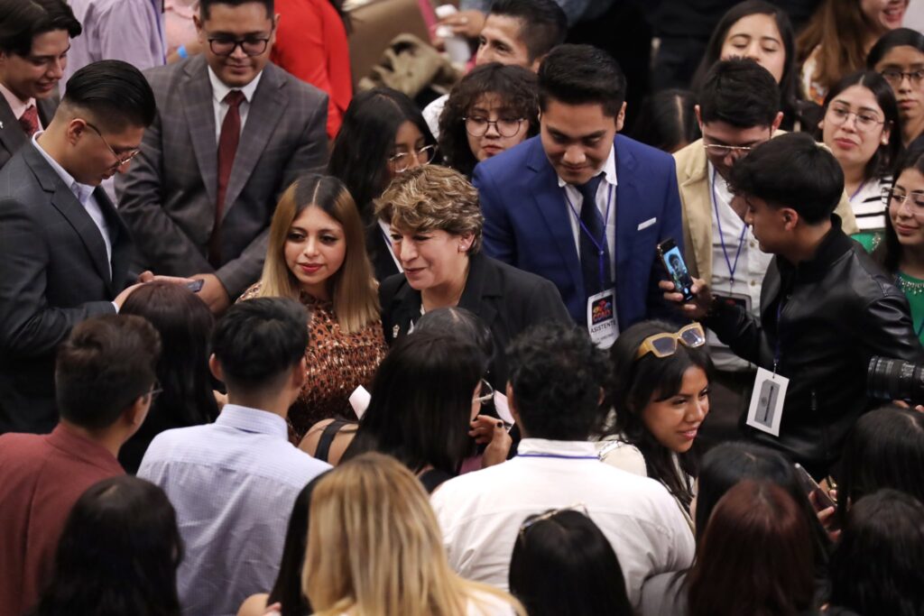 Delfina Gómez invitó a los jóvenes a participar en el Plan de Desarrollo Estatal