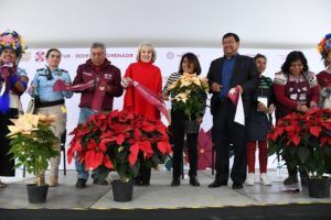 Inauguran Festival de Flores de Nochebuena en Paseo de la Reforma 1