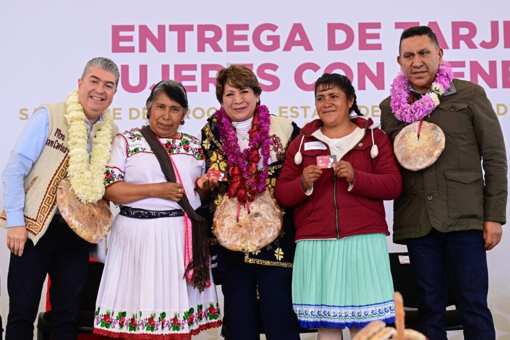 En San Felipe del Progreso, Gobierno mexiquense entrega tarjetas Mujeres con Bienestar 1