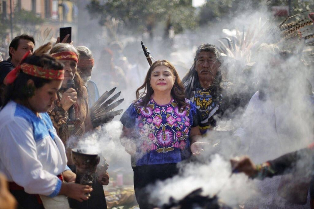 En el Templo Mayo, Clara Brugada recibe el "Fuego Nuevo"