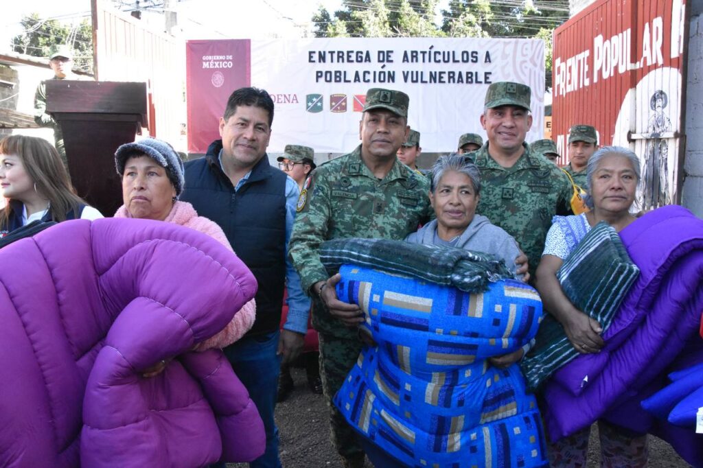 Sedena e Iztapalapa atienden a familias vulnerables por temporada invernal 