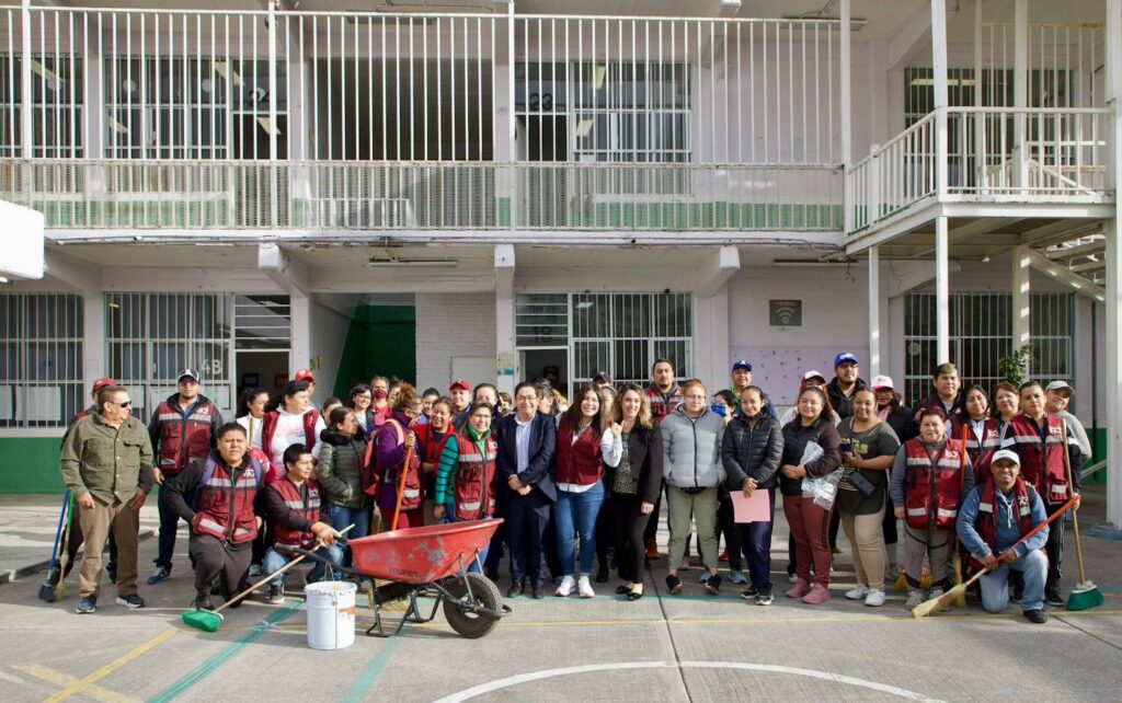 Rehabilitan y recuperan escuelas en Alcaldía Iztacalco