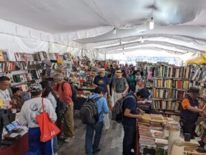 Inició la Feria del Libro de ocasión en el Centro Histórico