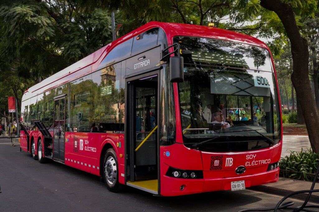 Línea 4 del Metrobús cuenta con 55 nuevas unidades eléctricas