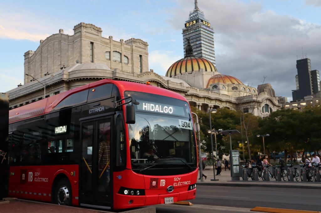 Línea 4 del Metrobús cuenta con 55 nuevas unidades eléctricas