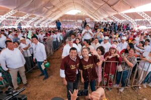 Sheinbaum llama al pueblo de Comalcalco a defender consolidación de la 4T