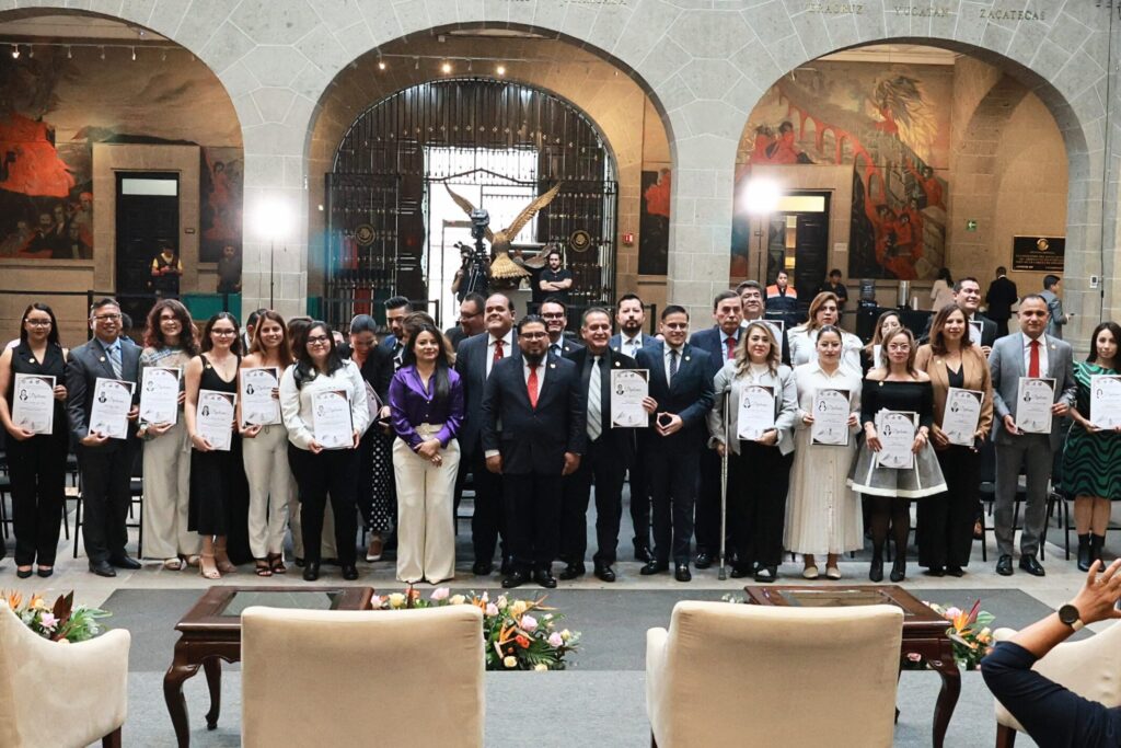 Concluye programa educativo y académico en el Senado