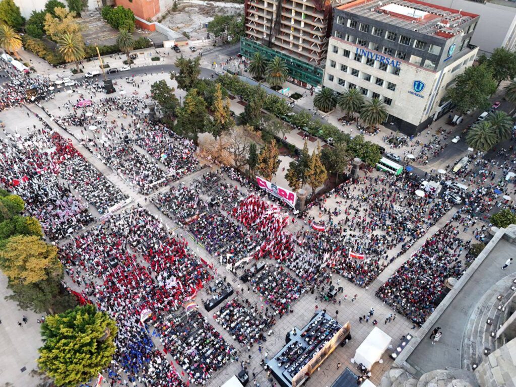 Firma Clara Brugada acuerdo por una ciudad de derechos y libertades