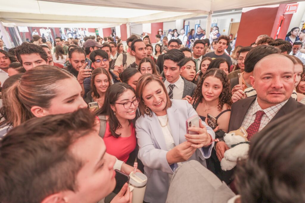 Llama Xóchitl Gálvez a jóvenes a defender la democracia