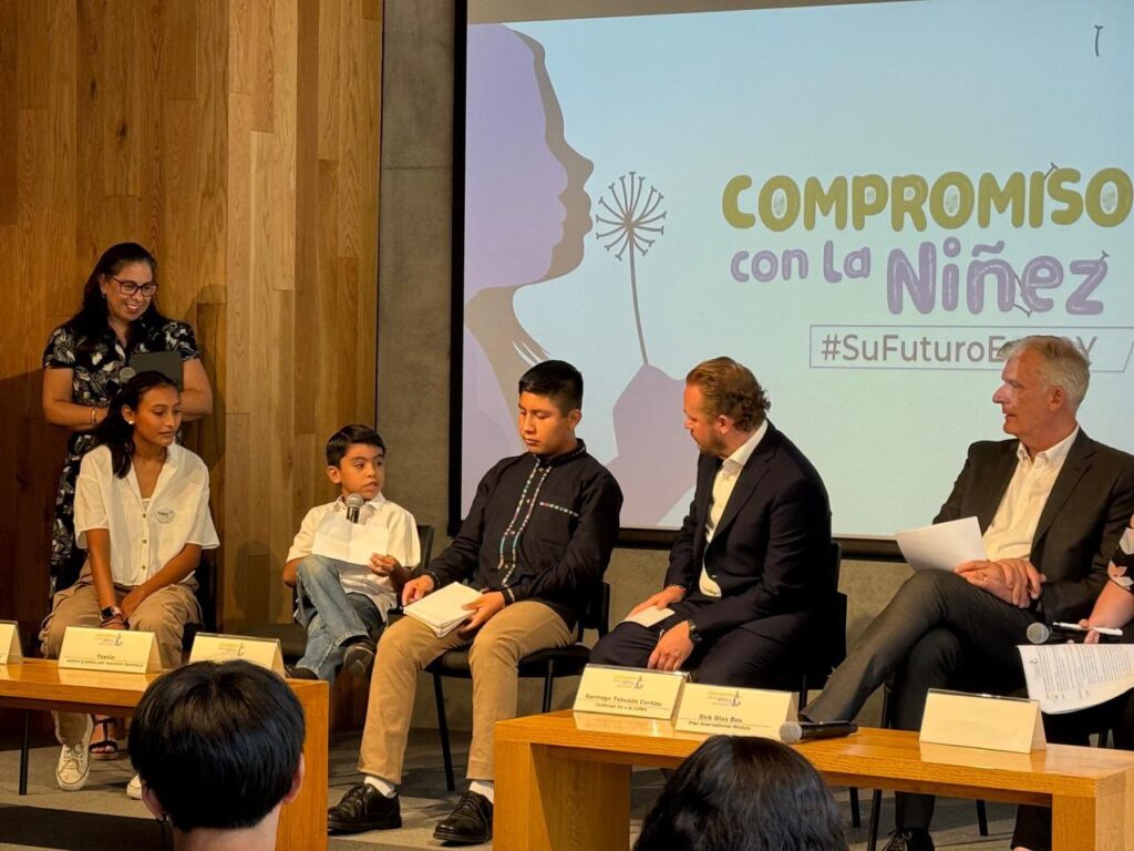 Santiago Taboada se compromete con la niñez de la CDMX