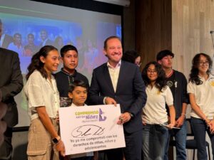 Santiago Taboada se compromete con la niñez de la CDMX