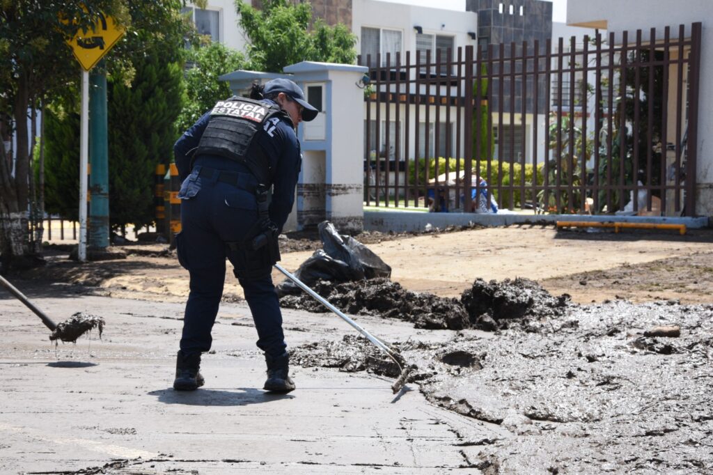 Recorre Delfina Gómez zonas afectadas por lluvias en oriente del Edoméx