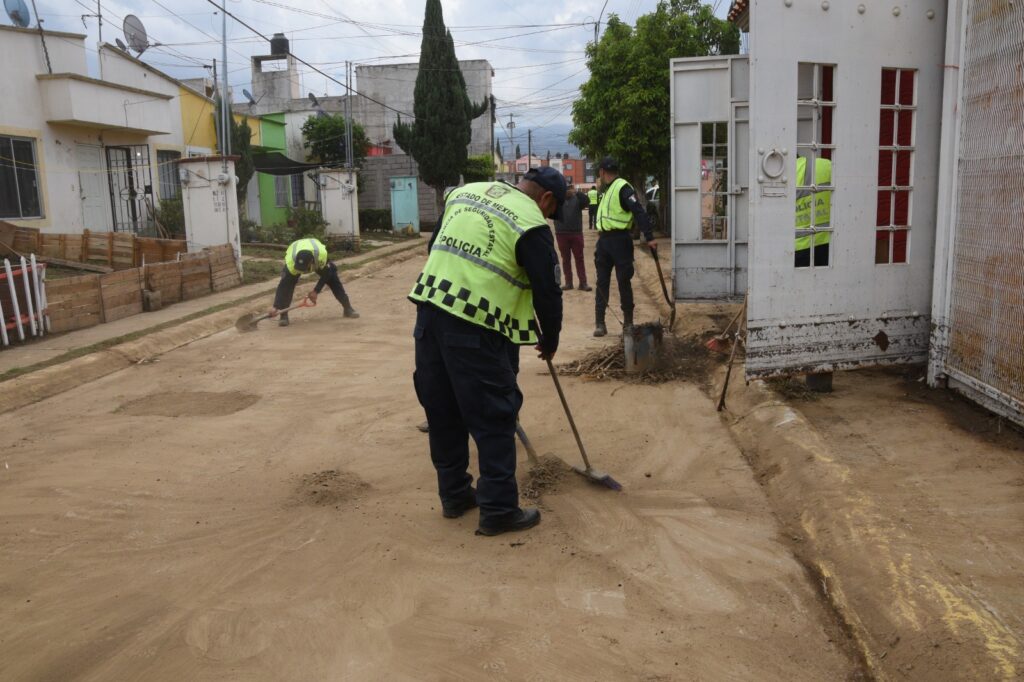 Recorre Delfina Gómez zonas afectadas por lluvias en oriente del Edoméx