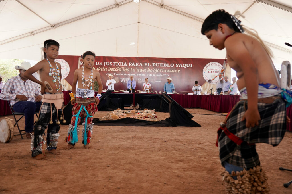 AMLO firma Decreto de restitución territorial al pueblo Yaqui