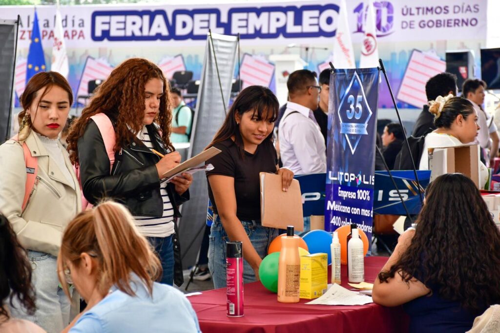 Feria de empleo en Iztapalapa promueve inclusión laboral de las juventudes