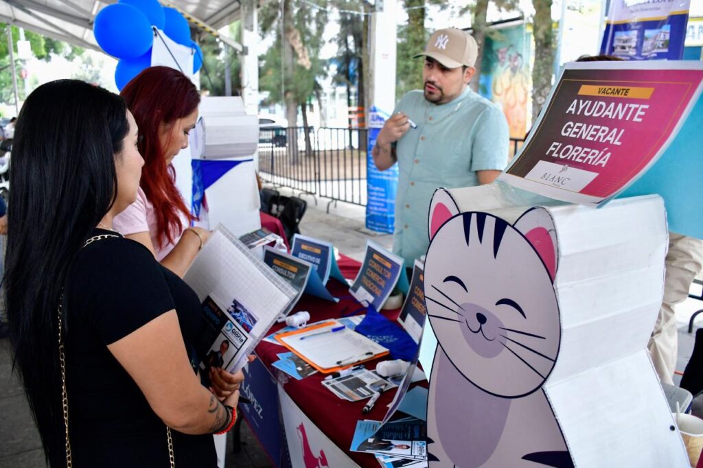 Feria de empleo en Iztapalapa promueve inclusión laboral de las juventudes