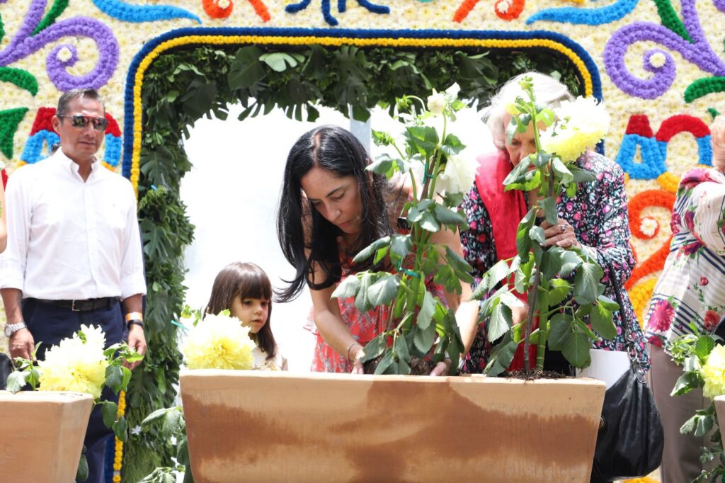 Lía Limón inaugura la Feria de las Flores de San Ángel