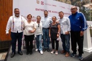 Martí Batres entrega auxiliares auditivos a 193 capitalinos