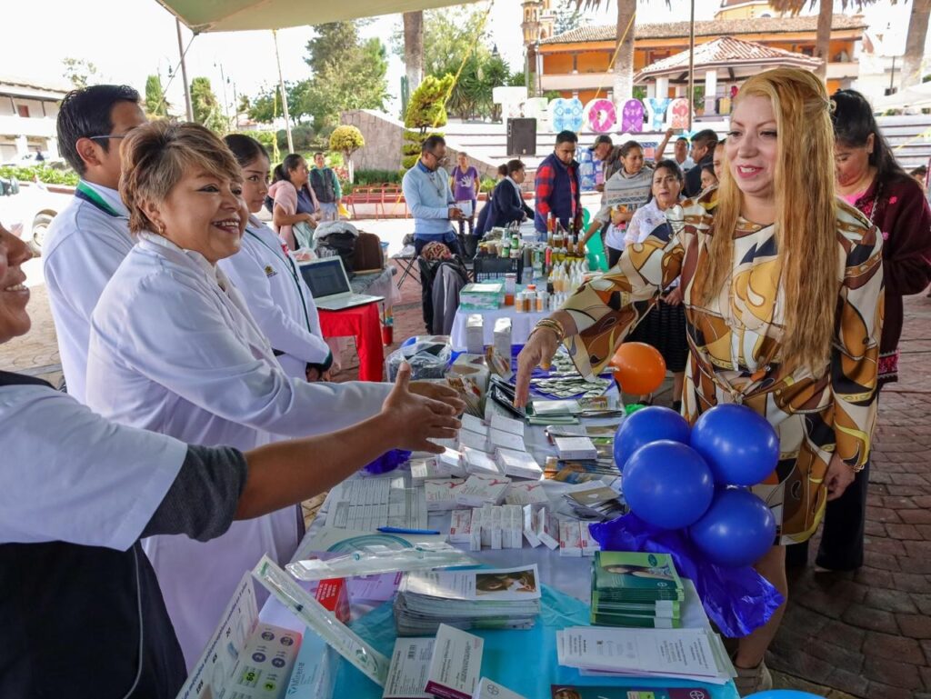 Salud Edoméx lleva jornada médica a pueblos originarios de Temoaya