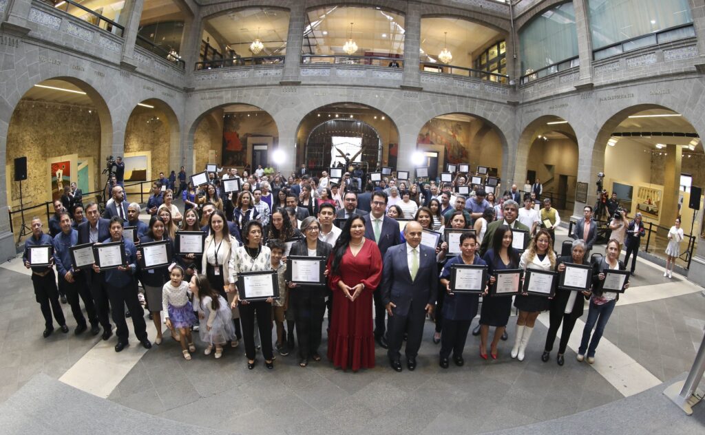 Senado entrega reconocimientos a personal del Instituto Belisario Domínguez