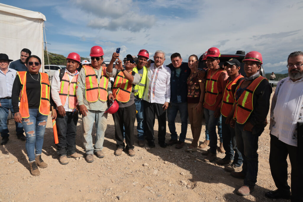 López Obrador inaugura puente atirantado La Concordia, en Chiapas