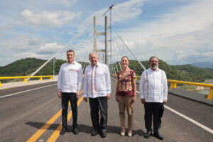 López Obrador inaugura puente atirantado La Concordia, en Chiapas