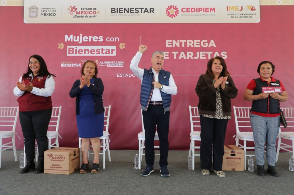 Continúa entrega de tarjetas Mujeres con Bienestar en Tlalnepantla