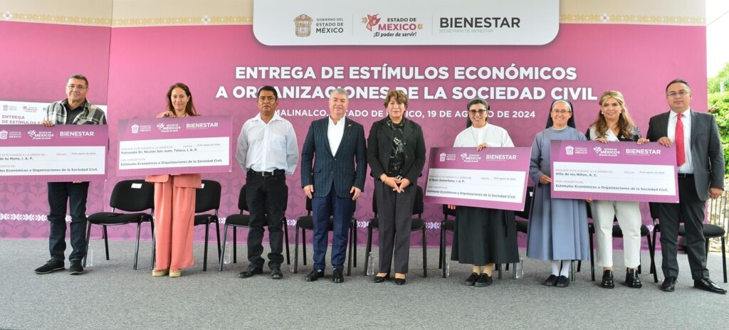 Delfina Gómez entrega estímulos económicos a organizaciones civiles