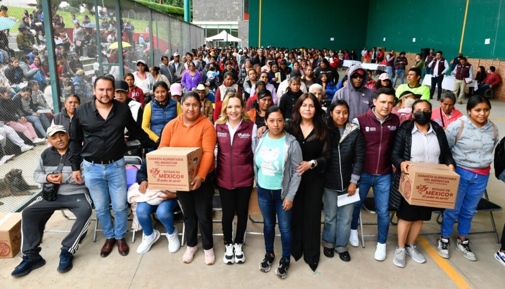 Entrega DIFEM canastas alimentarias para familias en la región mazahua