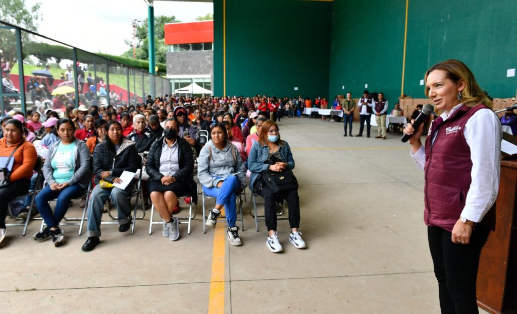 Entrega DIFEM canastas alimentarias para familias en la región mazahua