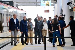 Inauguran segunda etapa del Tren México-Toluca