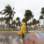 Surge la tormenta tropical Bárbara; podría convertirse en huracán este lunes